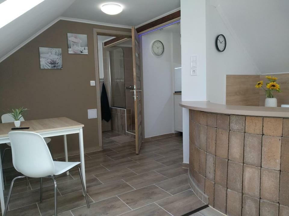 Fuered Apartmanhaz Apartment Balatonfured Luaran gambar